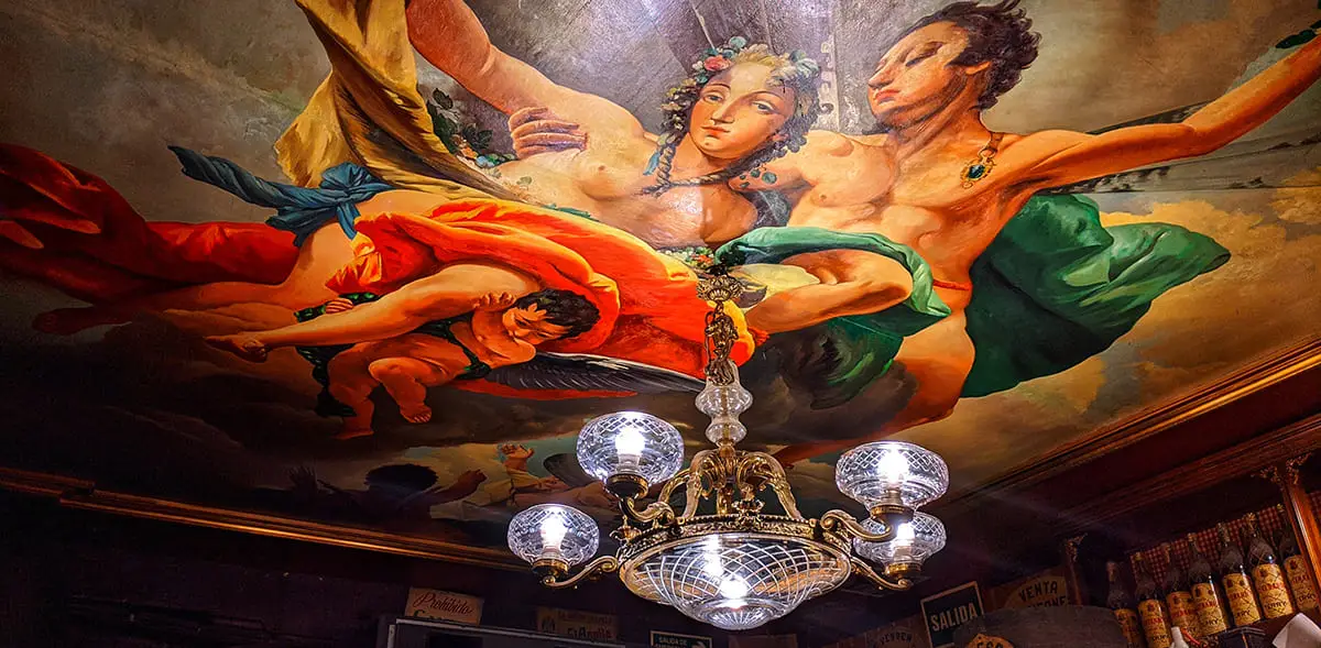 O teto da Taberna Ángel Sierra