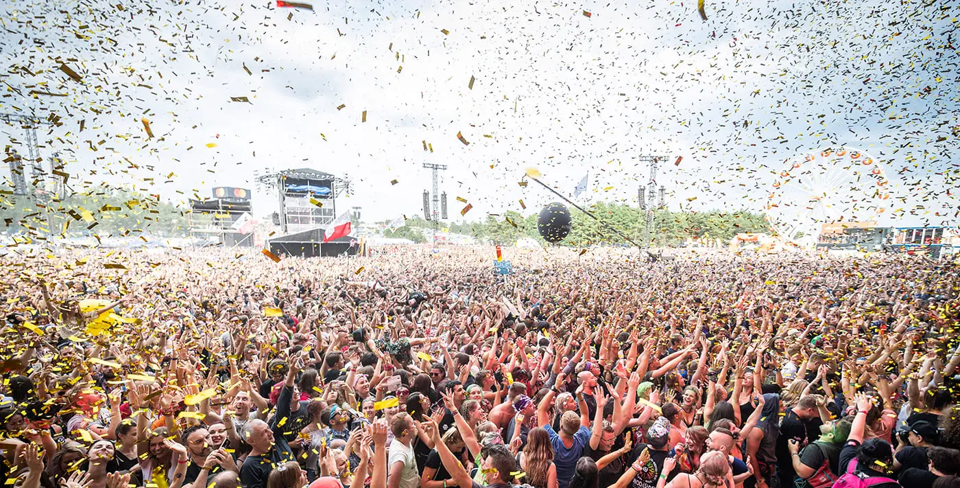 O público festejando no Pol'and'Rock