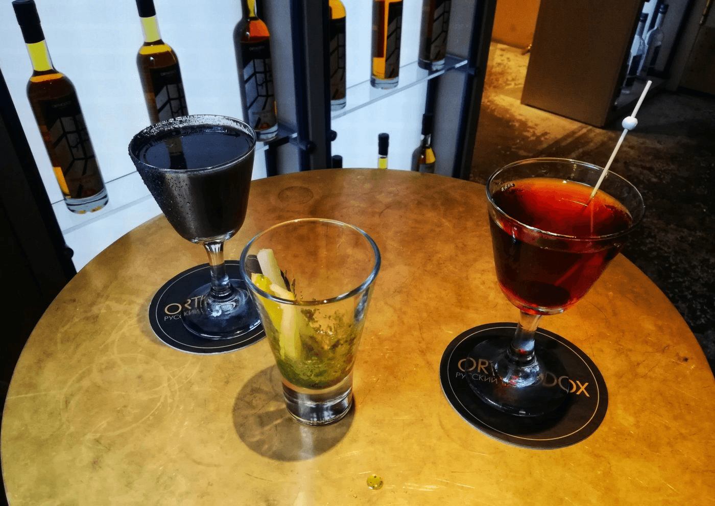 Coquetéis no Orthodox Bar