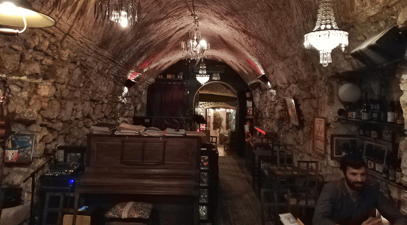 Quimera Brewpub: um pub único em um túnel histórico
