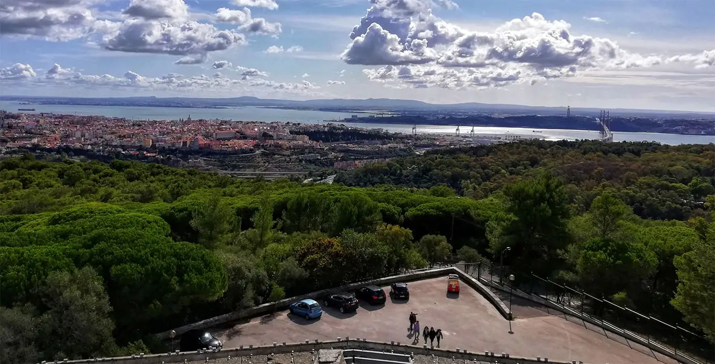 A vista do Panorâmico de Monsanto